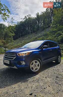 Внедорожник / Кроссовер Ford Escape 2017 в Львове