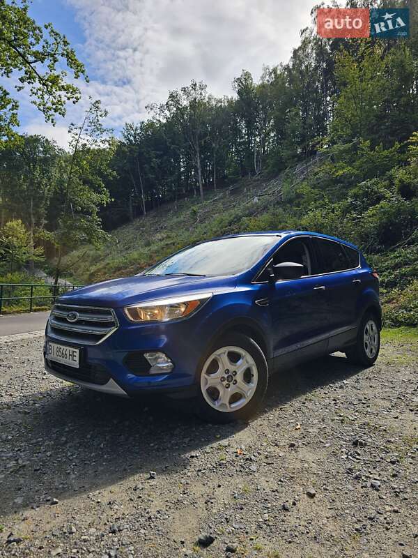 Внедорожник / Кроссовер Ford Escape 2017 в 
