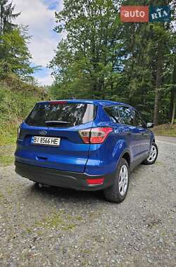 Внедорожник / Кроссовер Ford Escape 2017 в 