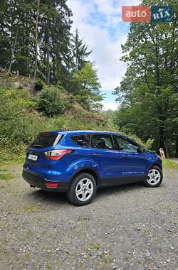 Внедорожник / Кроссовер Ford Escape 2017 в 