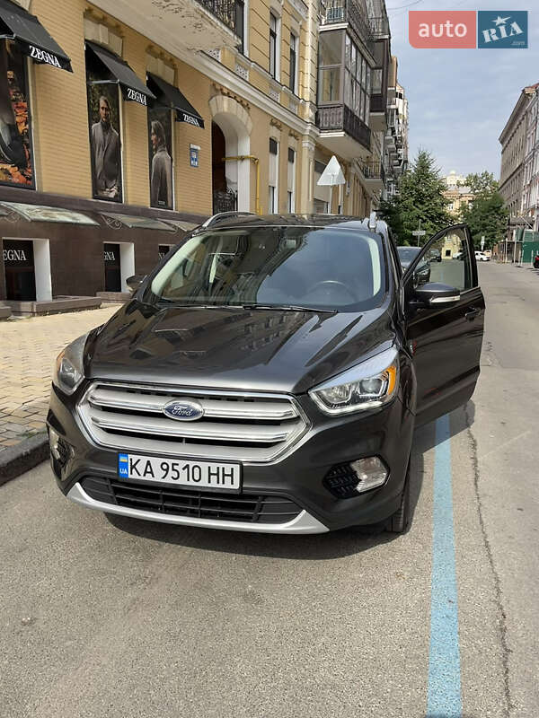 Внедорожник / Кроссовер Ford Escape 2017 в Киеве