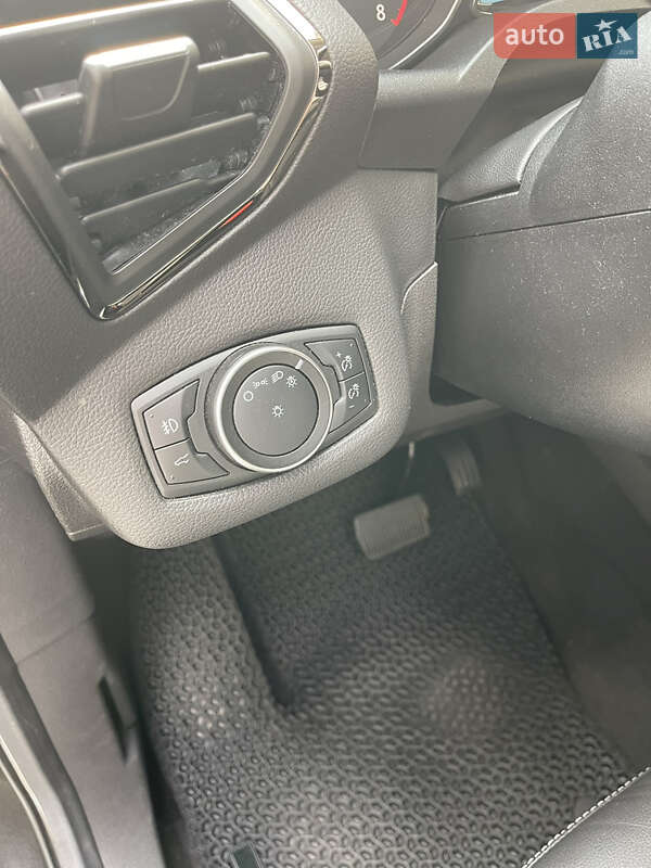 Внедорожник / Кроссовер Ford Escape 2017 в Киеве