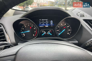 Внедорожник / Кроссовер Ford Escape 2017 в 