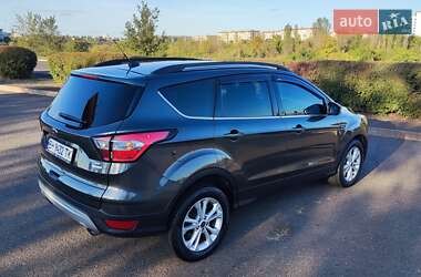 Внедорожник / Кроссовер Ford Escape 2017 в 