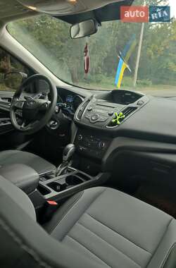 Внедорожник / Кроссовер Ford Escape 2017 в 