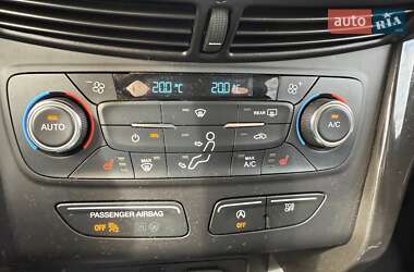 Внедорожник / Кроссовер Ford Escape 2017 в 