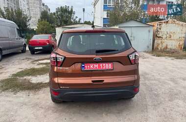 Внедорожник / Кроссовер Ford Escape 2016 в 
