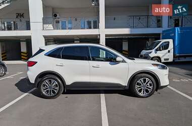 Внедорожник / Кроссовер Ford Escape 2019 в 