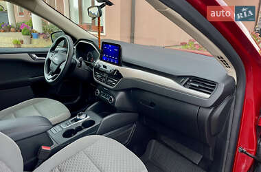 Внедорожник / Кроссовер Ford Escape 2020 в 