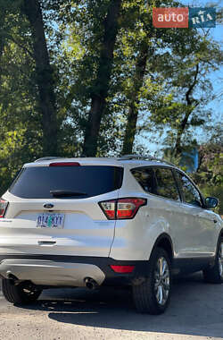Внедорожник / Кроссовер Ford Escape 2017 в 