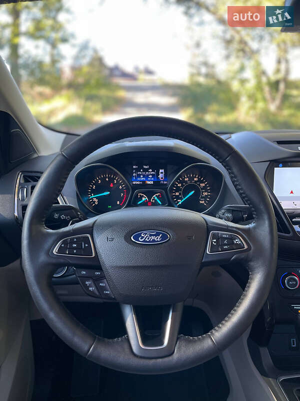 Внедорожник / Кроссовер Ford Escape 2017 в Кременчуге