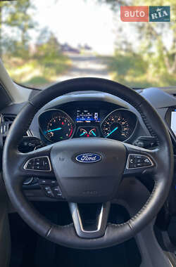 Внедорожник / Кроссовер Ford Escape 2017 в 