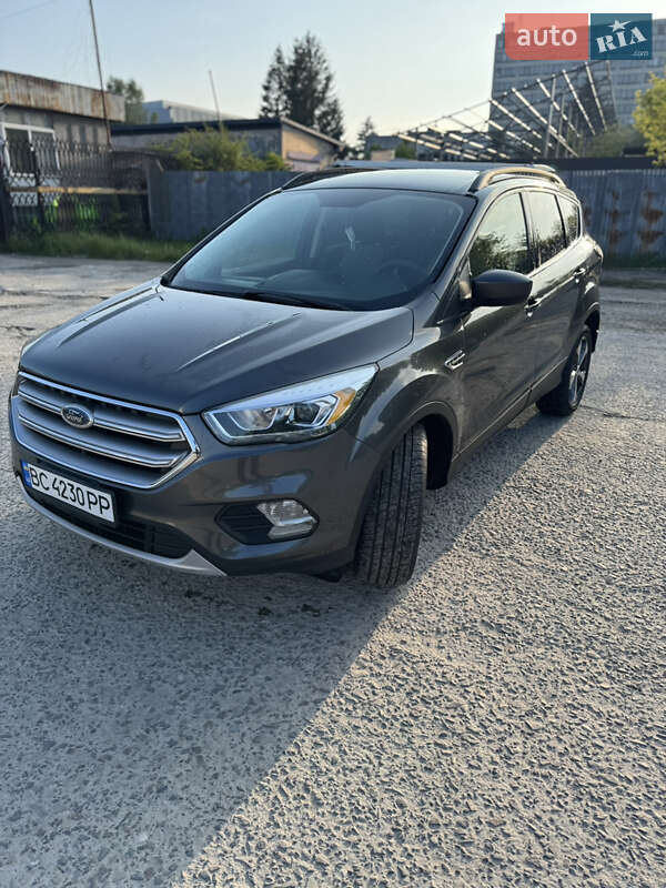 Внедорожник / Кроссовер Ford Escape 2016 в Львове
