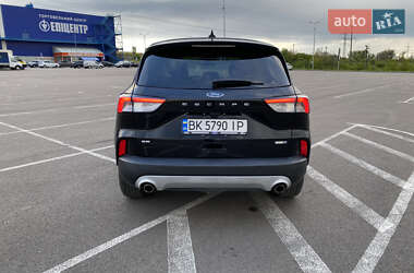 Внедорожник / Кроссовер Ford Escape 2020 в 