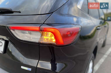 Внедорожник / Кроссовер Ford Escape 2020 в 