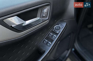 Внедорожник / Кроссовер Ford Escape 2020 в 