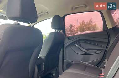 Внедорожник / Кроссовер Ford Escape 2016 в 
