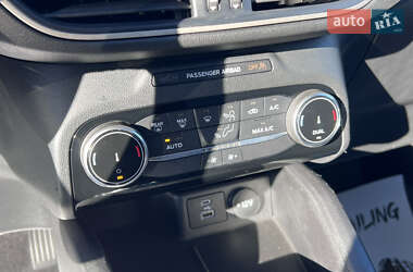 Внедорожник / Кроссовер Ford Escape 2022 в 