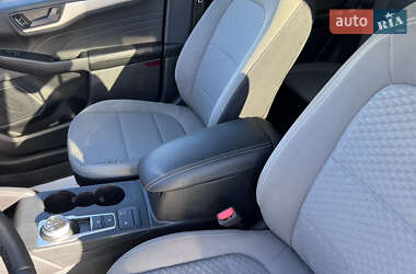 Внедорожник / Кроссовер Ford Escape 2022 в 
