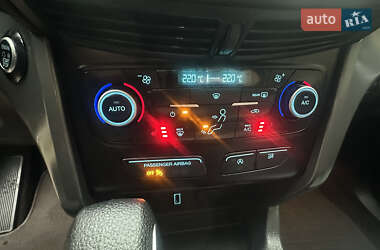 Внедорожник / Кроссовер Ford Escape 2019 в 