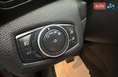 Внедорожник / Кроссовер Ford Escape 2019 в 
