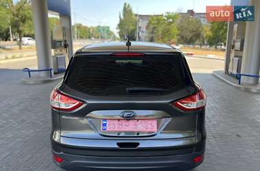 Внедорожник / Кроссовер Ford Escape 2016 в 