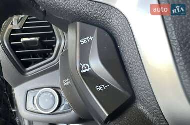 Внедорожник / Кроссовер Ford Escape 2016 в 