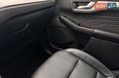 Внедорожник / Кроссовер Ford Escape 2021 в 