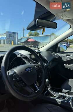 Внедорожник / Кроссовер Ford Escape 2017 в 
