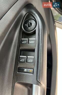 Позашляховик / Кросовер Ford Escape 2018 в 