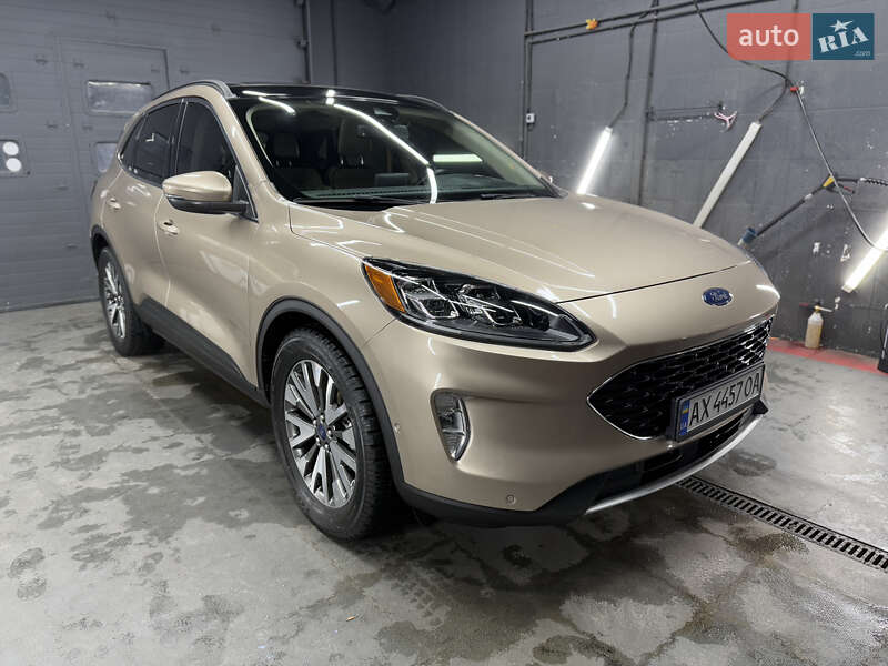 Внедорожник / Кроссовер Ford Escape 2020 в Киеве