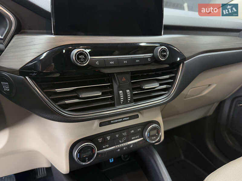 Внедорожник / Кроссовер Ford Escape 2020 в Киеве