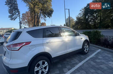 Позашляховик / Кросовер Ford Escape 2015 в 