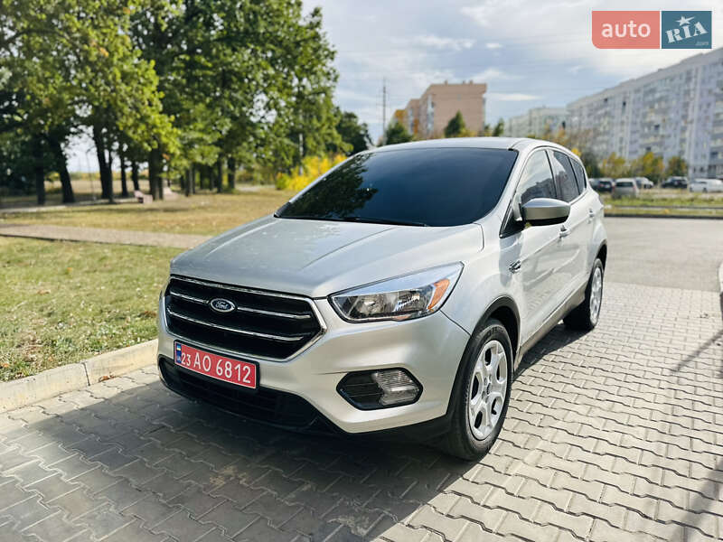 Внедорожник / Кроссовер Ford Escape 2017 в Полтаве