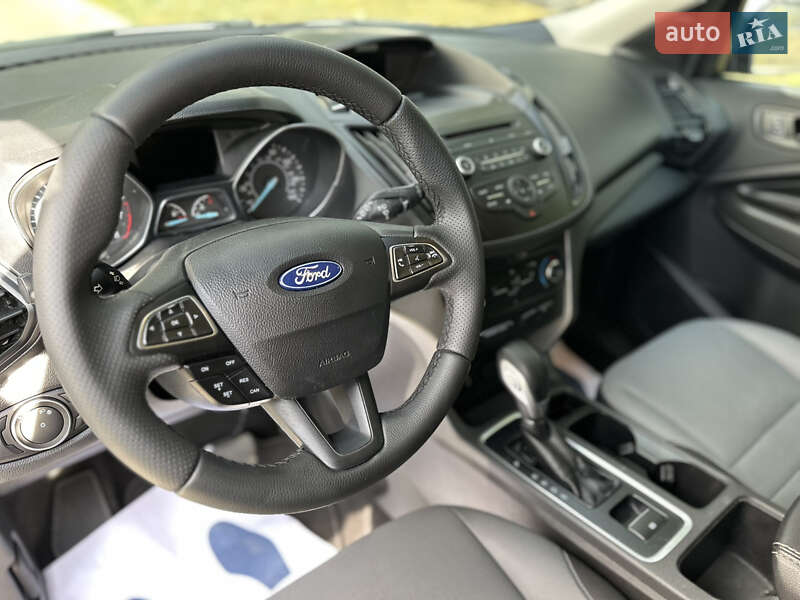 Внедорожник / Кроссовер Ford Escape 2017 в Полтаве