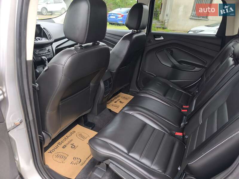 Внедорожник / Кроссовер Ford Escape 2017 в Стрые