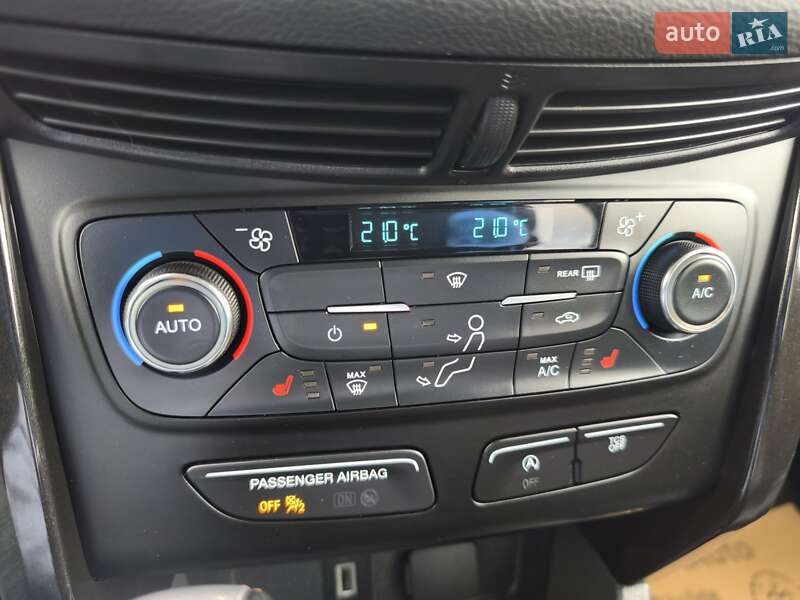 Внедорожник / Кроссовер Ford Escape 2017 в Стрые