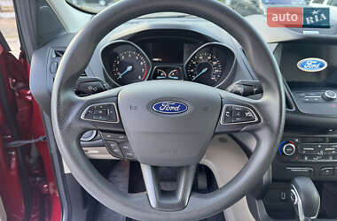 Внедорожник / Кроссовер Ford Escape 2017 в 