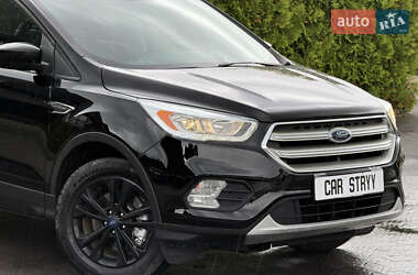 Внедорожник / Кроссовер Ford Escape 2018 в 