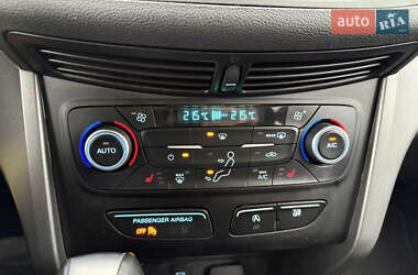 Внедорожник / Кроссовер Ford Escape 2018 в 