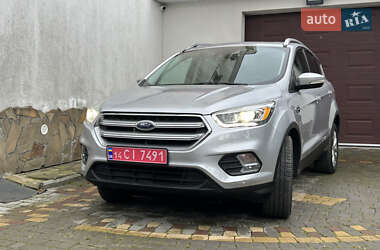 Внедорожник / Кроссовер Ford Escape 2017 в 