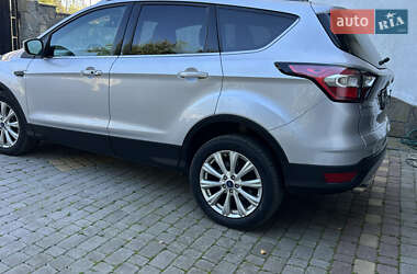 Внедорожник / Кроссовер Ford Escape 2017 в 