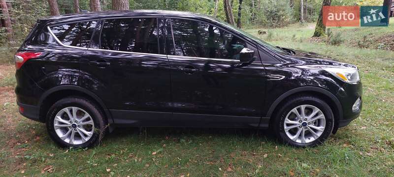 Позашляховик / Кросовер Ford Escape 2017 в Дубні