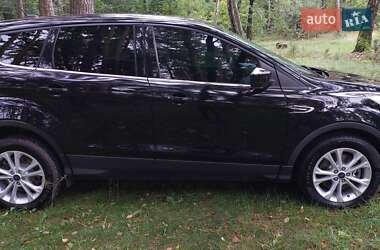 Позашляховик / Кросовер Ford Escape 2017 в 