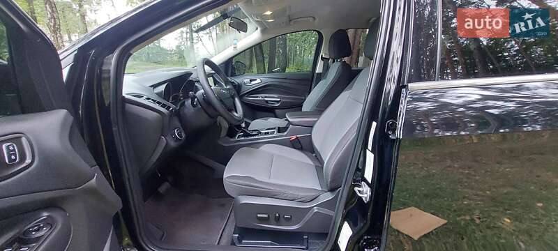 Позашляховик / Кросовер Ford Escape 2017 в Дубні