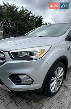 Внедорожник / Кроссовер Ford Escape 2017 в 