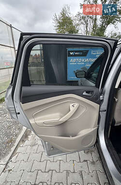 Внедорожник / Кроссовер Ford Escape 2017 в 