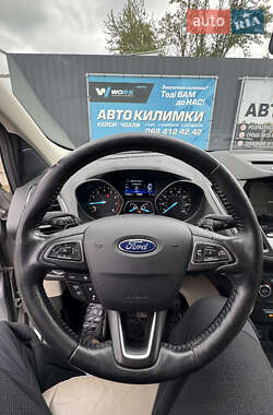 Внедорожник / Кроссовер Ford Escape 2017 в 
