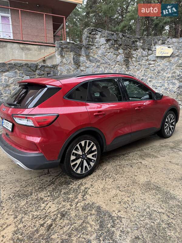 Внедорожник / Кроссовер Ford Escape 2020 в Нетешине