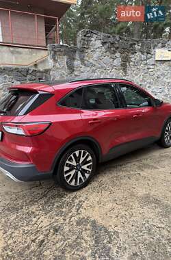 Внедорожник / Кроссовер Ford Escape 2020 в 